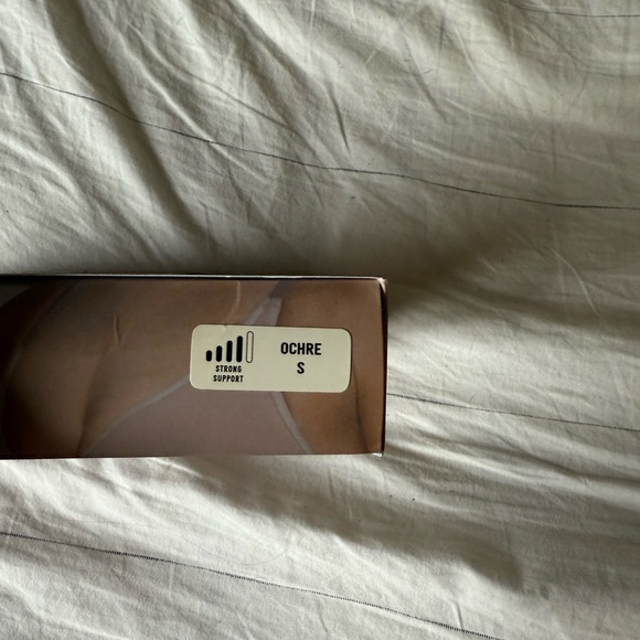 SKIMS SHAPEWEAR SEAMLESS SCULPT STRAPLESS THONG BODYSUIT BEIGE S - Picture 4 of 5